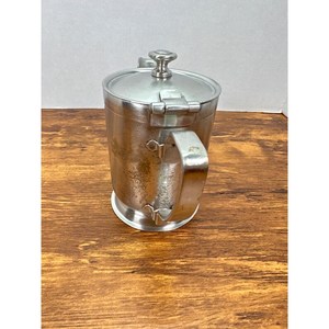Jarra para Crema de Acero Pulido con Diseño de Asa Ergonómica - Product Image 1