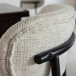 Silla Vandana Lyra Grand en tela color crudo con patas de metal negro (juego de 2) - Product Image 4