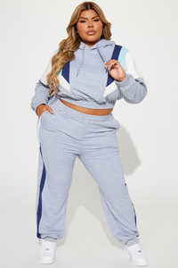 Conjunto Deportivo de Mujer con Pedrería, Pantalones Deportivos Anchos y Sudadera con Capucha, Ropa Urbana Personalizada - Product Image 4