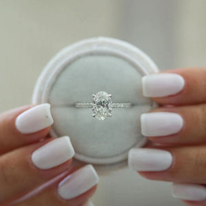 Anillo de Moissanita de Oro Blanco de 14K con Engaste Pavé, Diseño de Moda, Corte Ovalado, Halo, Catedral, Eternidad, Compromiso, Aniversario, Propuesta, Regalo - Product Image 5