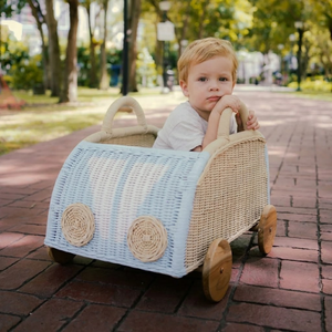 Carrito de Almacenamiento de Mimbre Hecho a Mano con Diseño de Coche Azul para Niños, Cesta Rodante de Mimbre con Diseño de Color Personalizado, Venta al por Mayor Directa de Fábrica de Vietnam - Product Image 1
