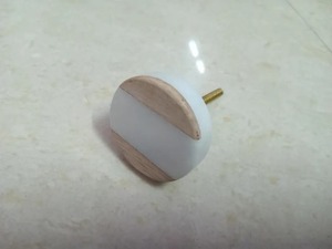 Pomo de puerta de resina de madera de alta gama con acabado de alta calidad para puertas y ventanas elegantes - Product Image 4