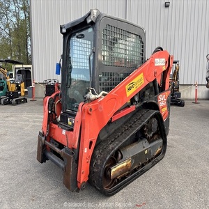 รถตักล้อยางขนาดเล็ก Kubota SVL65 2 พร้อมระบบไฮดรอลิกที่แข็งแกร่ง ให้การทำงานที่ราบรื่นและกำลังสม่ำเสมอสำหรับงานที่ต้องการความทนทานสูง - Product Image 1