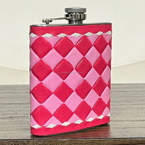 กระติกน้ำหนังวัวแท้สลักลายด้วยมือ ปี 2026 สำหรับใส่เหล้าวิสกี้  แบบพกพา  ขายส่งและอุปกรณ์ - Product Image 4