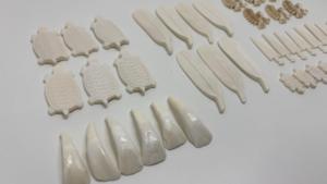 Colgantes de Hueso Tallados a Mano con Diseños de Animales (Tortuga, Pluma, Punta de Flecha) en Color Crema/Blanco/Blanco Hueso para la Creación de Joyería y Accesorios - Product Image 4