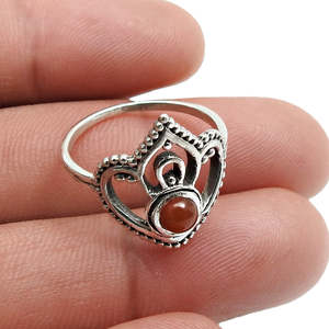 Anillo de Piedra Preciosa Cornalina para el Chakra Sacro, Hecho a Mano con Plata de Ley 925, Diseño de Corona Moderno, Estilo Bohemio - Product Image 5