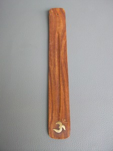 Porte-encens en bois de manguier fait main 26 cm, brûleur d'encens en bois, support décoratif aromatique pour bâtonnets d'encens - Product Image 4