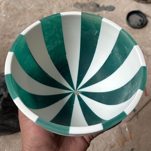 ชามเรซิ่นตกแต่งสีสันสดใสขายดี พร้อมงานศิลปะเรซิ่นที่เป็นเอกลักษณ์ เหมาะสำหรับงานปาร์ตี้และงานอีเว้นท์ ใช้เป็นชามซุปได้ คุณภาพดีเยี่ยมและงานฝีมือประณีต - Product Image 4