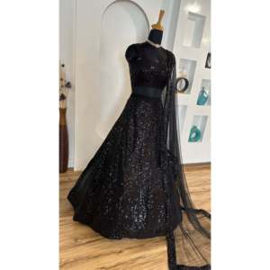 Lehenga Choli Negro de Diseño con Lentejuelas para Fiestas y Eventos, Talla M - Product Image 3