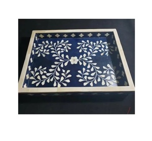 Bandeja Decorativa Rectangular de Resina Art Deco con Patrón Floral Grabado, Mesa de Centro, Incrustaciones Azules y Blancas para Diwali - Product Image 4