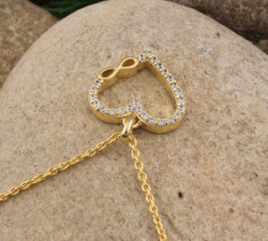 Collar con Colgante de Corazón Pequeño de Plata de Ley 925 Chapado en Platino, Estilo Vintage Minimalista con Gema de Circonita Cúbica, Marca SHREE JAIPUR - Product Image 4