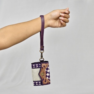 Cartera de Cuero con Patrón Geométrico Morado, Forma Cuadrada, Cierre de Botón, Correa Desmontable, Moderna para Uso Diario, Nueva Personalizada - Product Image 1