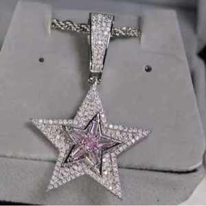 Pendentif Moissanite Étoile, Collier Sertie de Pierres, Pierre Centrale Rose, Coupe Ronde Brillante, Plaqué Rhodium, Bijou Cadeau - Product Image 1
