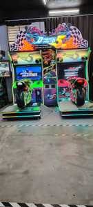 Machine d'arcade de course Moto 5 DX dynamique à monnayeur, simulateur de moto d'attraction à double écran avec plateforme de mouvement - Product Image 3