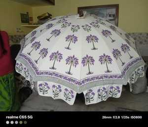 Parapluie traditionnel à motifs imprimés |   Parasol en coton à fleurs roses |   Accessoire de mariage bohème - Product Image 4