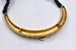 Ensemble collier ras-de-cou et boucles d'oreilles ajustables en laiton plaqué or, style Pachi Kundan Hasli, pour mariage et occasions spéciales - Product Image 4