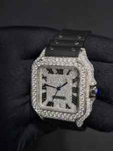 นาฬิกาข้อมือกลไกพรีเมียมรุ่นใหม่ล่าสุด ตัวเรือนสแตนเลสทรงเหลี่ยม กระจกแซฟไฟร์ หน้าปัดประดับเพชรโมอิสซาไนต์ครึ่งหน้าปัด ดีไซน์หรูหราทันสมัย - Product Image 3