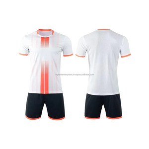 Camiseta de fútbol personalizada por sublimación completa de alta calidad, conjunto de uniformes deportivos y kits de fútbol de equipo, kit completo de fútbol - Product Image 3