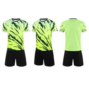 Uniformes de football à manches courtes de qualité supérieure, kits de football OEM d'usine, uniformes de football respirants sur mesure avec logo par sublimation - Product Image 1