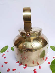 Traditional Handmade Brass Tea <b>Kettle</b> With Lid And Handle For Boiling Water, Making Tea, Coffee, And Other Hot Beverages - Product Image 5