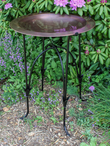 Bassin peu profond à rebord large en cuivre antique pour oiseaux, avec support décoratif en métal noir pour jardin et cour - Product Image 6