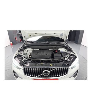 Volvo XC60 B5 Ultimate 2023 con Volante a la Izquierda, Caja de Cambios Automática, Asientos de Cuero, Cámara Trasera - 29,289 km - Product Image 6