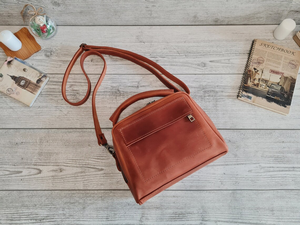 Sac bandoulière en cuir personnalisé pour femme, petit sac à main marron fait main, joli sac à bandoulière, cadeau pour elle - Product Image 1