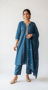 Ensemble Kurta Palazzo en soie banane à séchage rapide, style indien, pour femme, avec dupatta imprimée fantaisie entièrement travaillée, idéal pour les fêtes, hiver comme été - Product Image 3