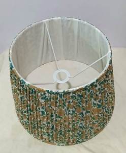 Abat-jour plissé à imprimé diamant, style Empire indien, en tissu de base Anna Linen bleu-jaune, pour lampe de table avec douille E27 - Product Image 1
