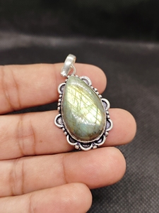 Handmade Fire Labradorite Multi Size Gemstone Handmade Solid Brass Fashion Jewelry Pendant Gifts Labradorite Pendants Wholesale - Product Image 4