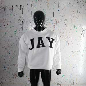 Sudadera JAY ASH GREY con cuello alto, 100% negra, con apliques bordados, cuello ancho, hilos finos - Product Image 5