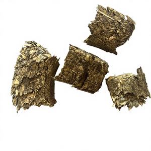 Cubes d'ensilage de maïs - Pratiques à nourrir, faciles à stocker, empêchant la croissance des moisissures et pratiques pour le transport. - Product Image 1