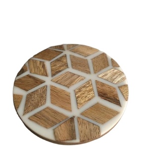 Sous-verre à thé élégant de 10 cm fait à la main Design personnalisé en bois motif diamant tampon en résine durable en vrac ensemble 4 pour la maison utilisation de table Europe - Product Image 1