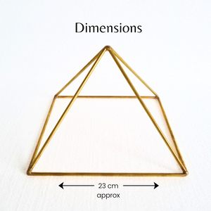 Pirámide de Latón para Meditación y Sanación, 9 Pulgadas (23 cm) - Product Image 2