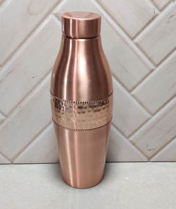 Bouteille en cuivre de qualité supérieure, design martelé, laquée, pour boissons ayurvédiques, idéale pour le yoga, le bien-être et l'usage quotidien à la maison et en voyage - Product Image 1