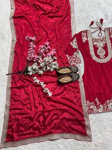 Robe traditionnelle indienne pakistanaise en soie rouge brodée pour femmes avec travail argenté, coupe classique, tenue de mariage - Product Image 4