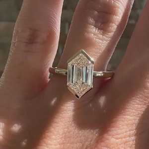 แหวนเพชรรูปหกเหลี่ยมประดับ2.00Ct สีเหลืองทอง18K ของขวัญสำหรับเจ้าสาวแหวนหมั้นที่เติบโตแบบพิเศษ - Product Image 1