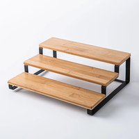 Présentoir à 3 niveaux en bois pour buffet et support alimentaire pour la restauration hôtelière, support à gâteaux et desserts en bois avec cadre en métal noir, fournitures de fête