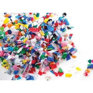 Flocons de PEHD recyclé, déchets plastiques post-industriels, grades renforcés pour moulage par injection, faible humidité, bleu clair, recyclage - Product Image 1