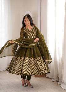 Ensemble indien pakistanais vert olive brodé en soie froissée, longueur ras du sol, séchage rapide, comprenant un haut Anarkali à manches longues, un pantalon palazzo et un dupatta - Product Image 3