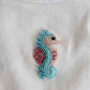 Débardeur court d'été en coton côtelé blanc à col ras du cou, sans manches, avec broderie de perles et patch de palmier tropical rose, à prix bas - Product Image 2