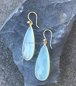 Boucles d'oreilles en pierre précieuse de calcédoine Aqua, bijoux indiens en argent sterling 925 et plaqué or, faits à la main, bijoux asiatiques - Product Image 1
