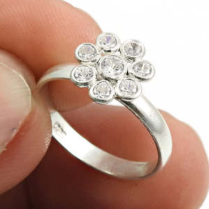 Anillo de Plata de Ley 925 Auténtica con Piedra Preciosa de Circonita Blanca Natural, Corte Redondo Clásico y Brillante, Diseño de Flor, Joyería Boho - Product Image 2
