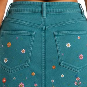 Conjunto de Top Corto y Falda Bordados para Mujer, Color Verde Azulado, Diseño Floral, Verano, Dos Piezas, Logotipo Personalizado, OEM, ODM, Ropa al por Mayor - Product Image 6