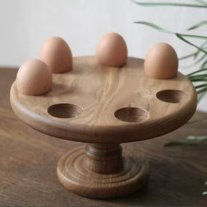 Élégant porte-œufs en bois pour l'organisation moderne de la cuisine, rehaussant la décoration du comptoir grâce à sa texture en bois naturel - Product Image 1