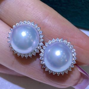 Fabricant en gros de boucles d'oreilles en perles naturelles de 8 à 9 mm avec diamants en or 18 carats, platine gris, boîte cadeau classique polyvalente - Product Image 1