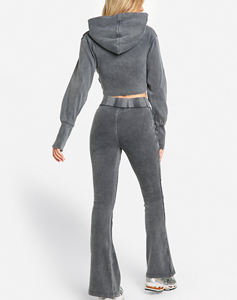 Ensemble jogging femme personnalisé avec logo, sweat à capuche court et pantalon de survêtement de haute qualité, deux pièces - Product Image 4