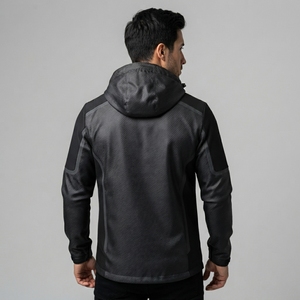 Veste coupe-vent softshell à capuche pour homme, noire et grise, entièrement zippée, pour sports de plein air, avec poches zippées - Product Image 2
