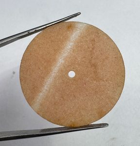 Cadran de montre élégant A K Gems en pierre de soleil naturelle, 32,50 mm de diamètre, épaisseur 1 mm, orange, trou central de 2 mm, modèle Dial-1566 - Product Image 1