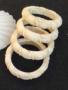 Brazalete de Hueso Tallado, Forma Circular, Joyería Artesanal Natural, Hecho a Mano, Pulido, Tono Blanco Marfil - Product Image 5
